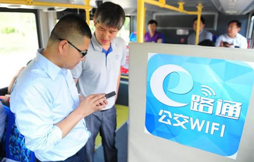 乘車(chē)體驗(yàn)者登陸客戶(hù)端連接公交WiFi